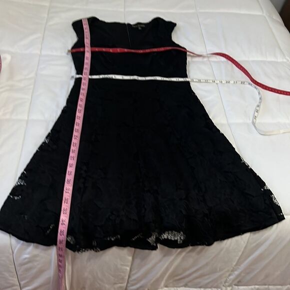 Ryan Michelle Black Dress Size Medium Floral Lace V Neck Short Sleeve Mini Lined - Picture 10 of 10